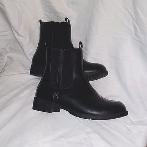Ellos Booties Size:7.5 WW Color:Black, Stretch Sherpa lined